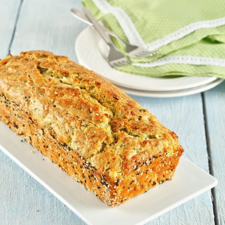 Cake salé chèvre pesto