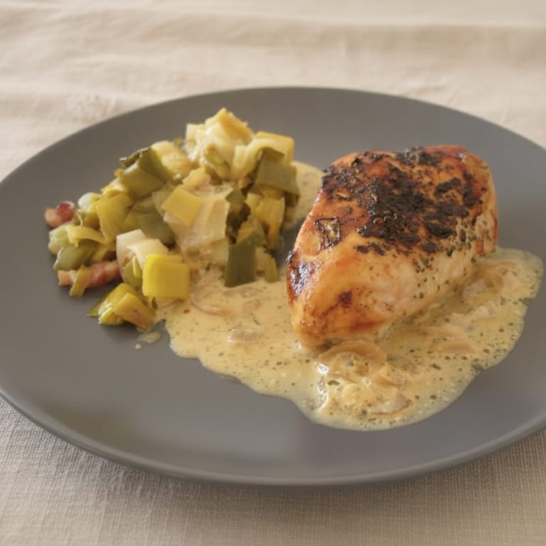Poulet à la moutarde à l'ancienne et sa fondue de poireaux