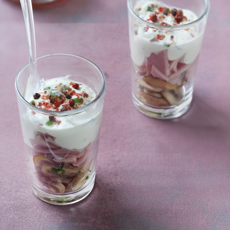 Mini-verrines apéritives champignons et crème de jambon