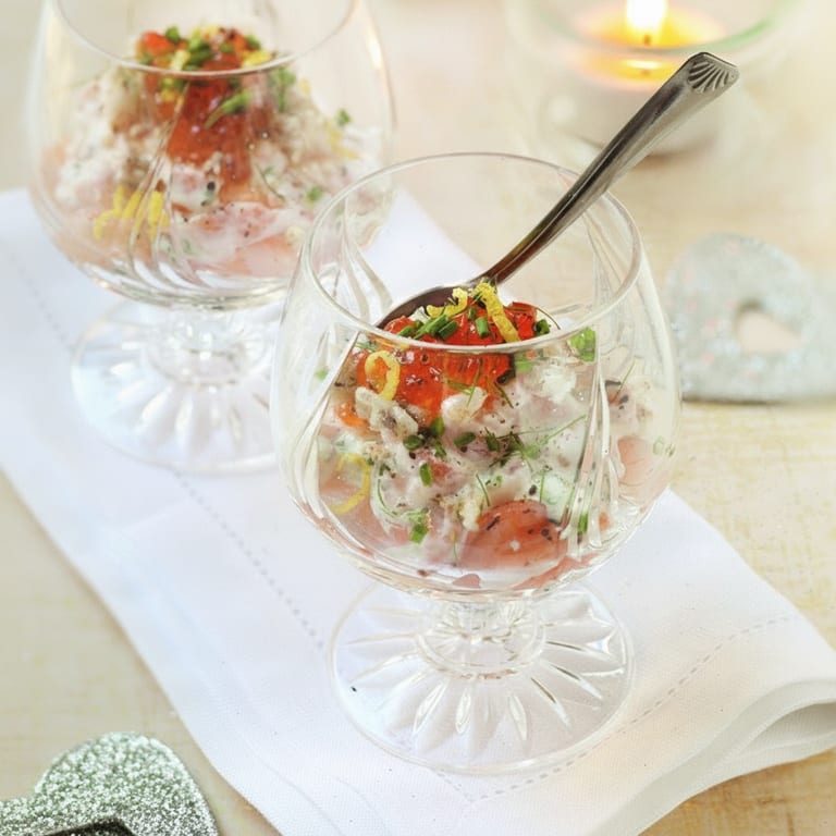Mini-verrines apéritives saumon, crevettes et oeufs de poisson