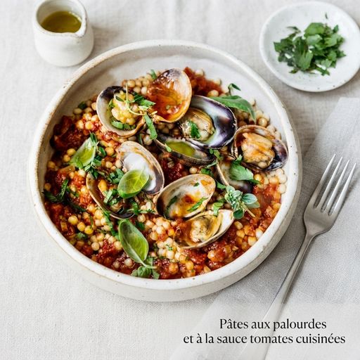 Pâtes aux palourdes et à la sauce tomates cuisinées
