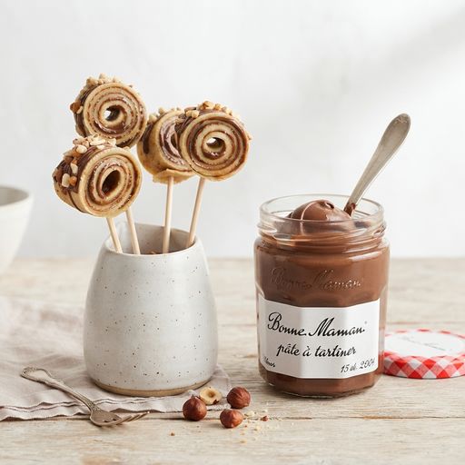Crêpe lollipops with Hazelnut Spread and hazelnut pieces