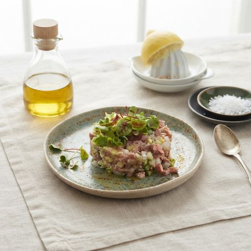 Tuna tartare with avocado and fennel